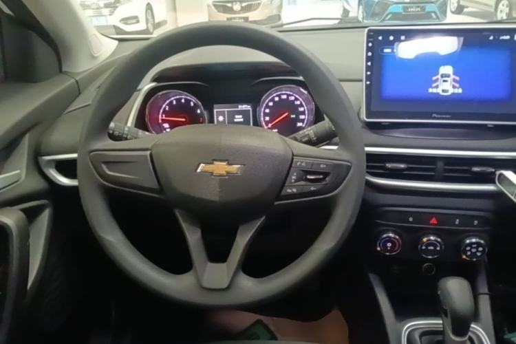Used Chevrolet Trax 2019 325T Automatic Sport Edition China VI Standard Steering Wheel