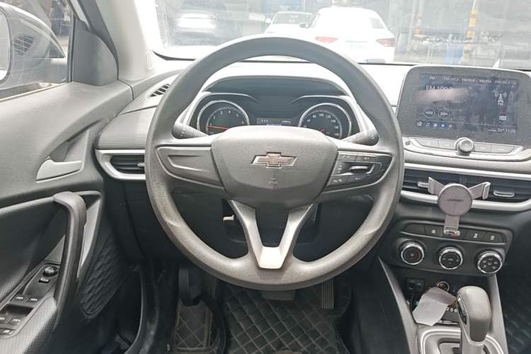 Used Chevrolet Trax 2019 Redline 325T Automatic Fun Edition China VI Standard Steering Wheel