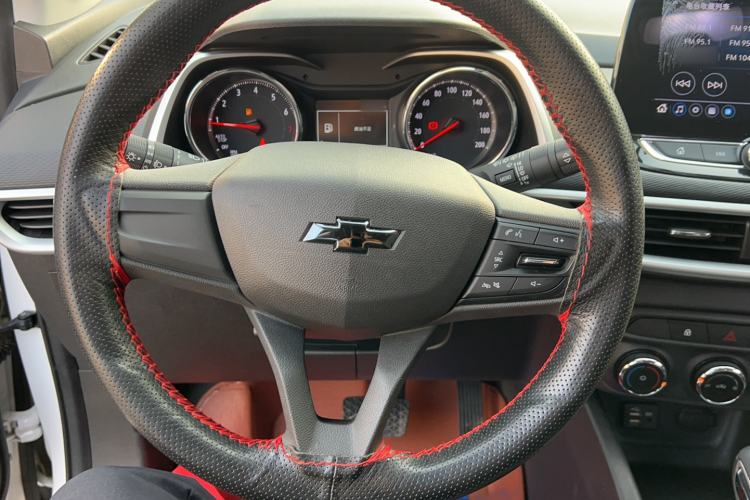 Used Chevrolet Trax 2019 325T Automatic Sport Edition China VI Standard Steering Wheel