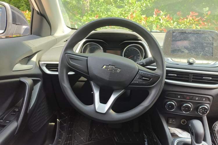 Used Chevrolet Trax 2019 Redline 325T Automatic Fun Edition China VI Standard Steering Wheel