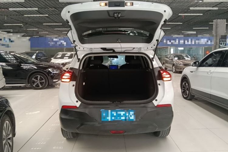 Used Chevrolet Trax 2019 325T Automatic Sport Edition China VI Standard Trunk
