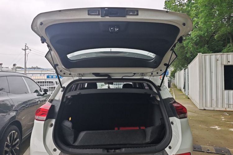 Used Chevrolet Trax 2019 Redline 325T Automatic Fun Edition China VI Standard Trunk