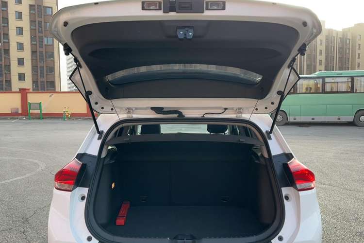 Used Chevrolet Trax 2019 Redline 335T CVT Luxury Edition China VI Standard Trunk