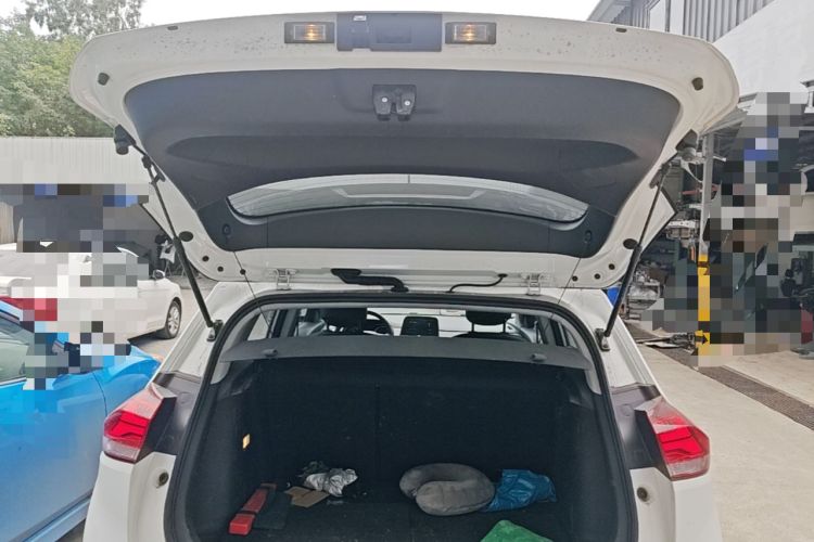 Used Chevrolet Trax 2019 Redline 325T Automatic Fun Edition China VI Standard Trunk