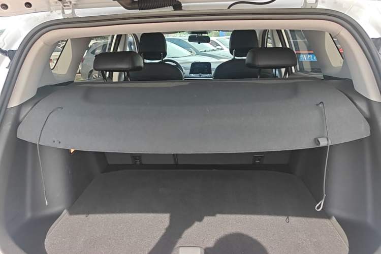 Used Chevrolet Trax 2019 Redline 325T Automatic Fun Edition China VI Standard Trunk