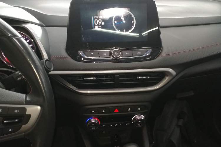 Used Chevrolet Trax 2021 Redline 335T CVT Luxury Edition China VI Standard Audio And AC Panel