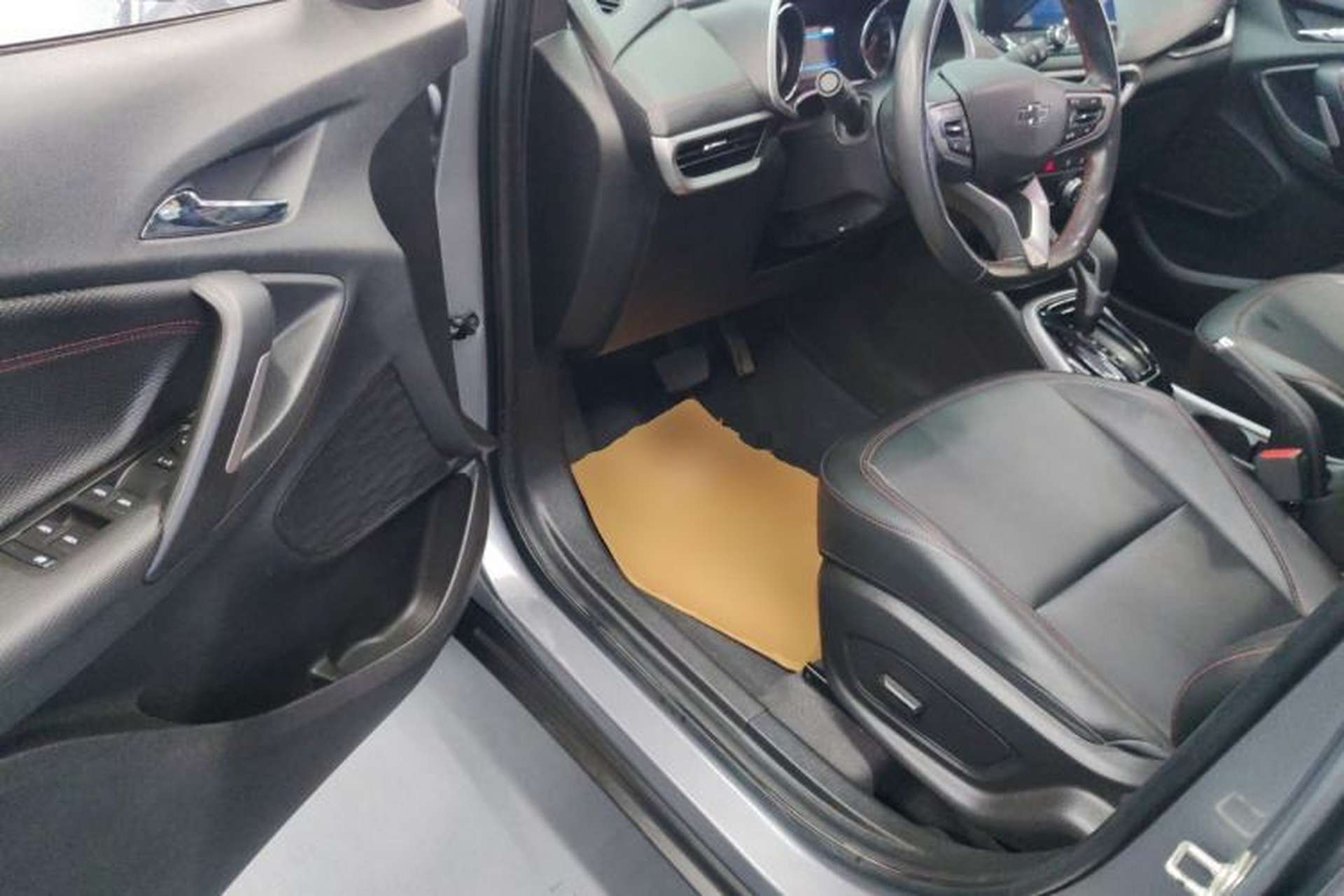 Used Chevrolet Trax 2021 Redline 335T CVT Top-Tier Model China VI Standard Driver Seat