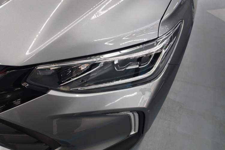 Used Chevrolet Trax 2021 Redline 335T CVT Top-Tier Model China VI Standard Left Front Headlight