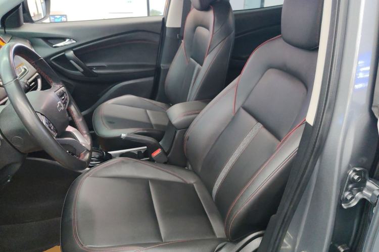 Used Chevrolet Trax 2021 Redline 335T CVT Top-Tier Model China VI Standard Left Front Seat