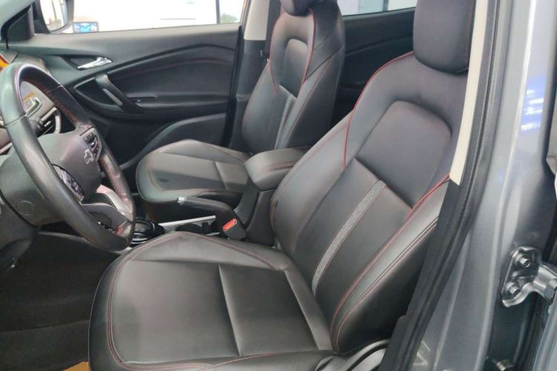 Used Chevrolet Trax 2021 Redline 335T CVT Top-Tier Model China VI Standard Left Front Seat