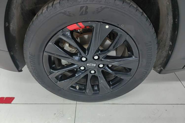 Used Chevrolet Trax 2021 Redline 335T CVT Top-Tier Model China VI Standard Left Front Wheel Hub