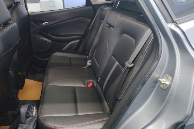 Used Chevrolet Trax 2021 Redline 335T CVT Top-Tier Model China VI Standard Left Rear Seat