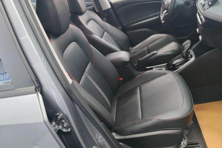 Used Chevrolet Trax 2021 Redline 335T CVT Top-Tier Model China VI Standard Right Front Seat