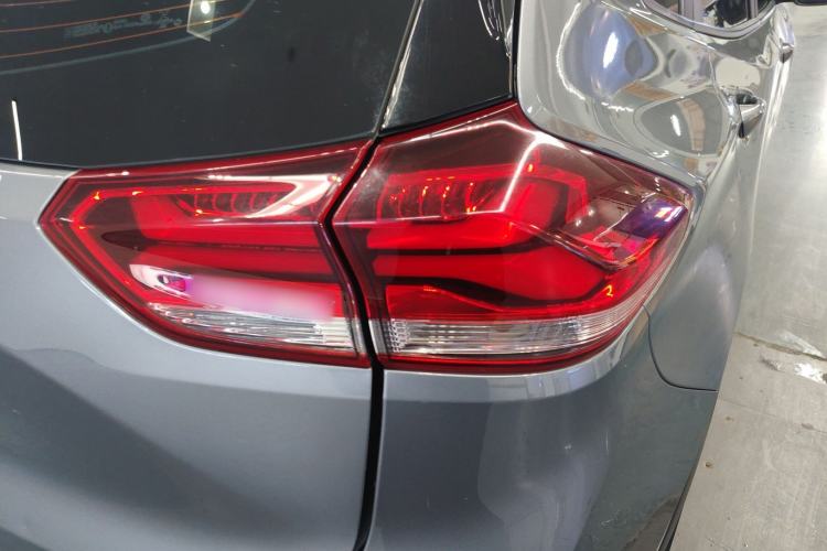 Used Chevrolet Trax 2021 Redline 335T CVT Top-Tier Model China VI Standard Right Rear Taillight