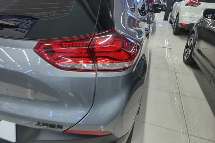 Used Chevrolet Trax 2021 Redline 335T CVT Top-Tier Model China VI Standard Right Rear Taillight