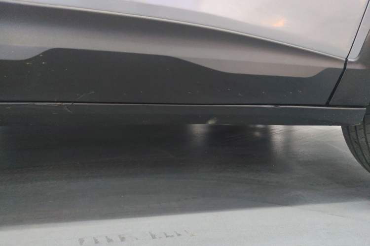 Used Chevrolet Trax 2021 Redline 335T CVT Top-Tier Model China VI Standard Right Side Sill