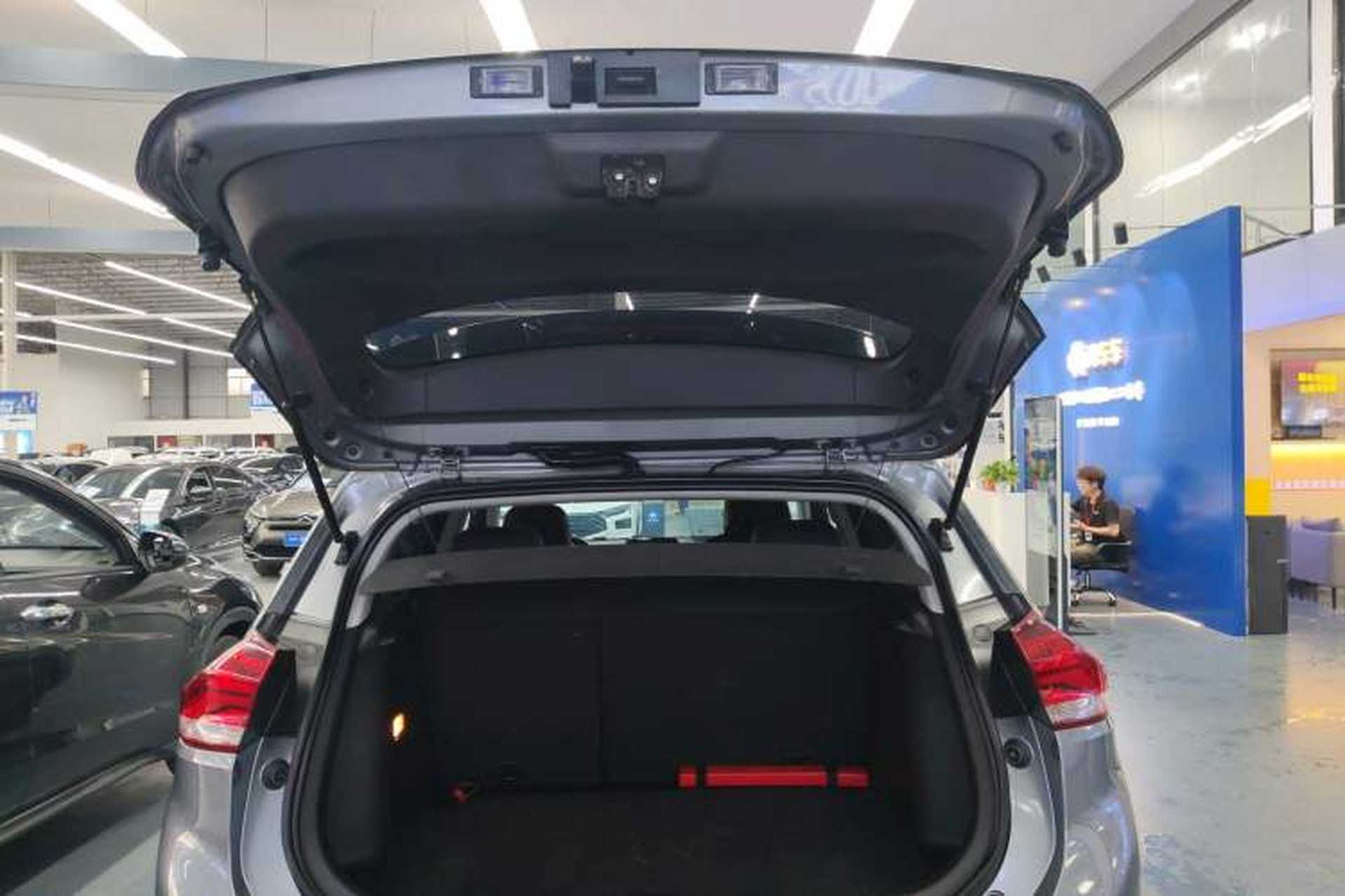 Used Chevrolet Trax 2021 Redline 335T CVT Top-Tier Model China VI Standard Trunk