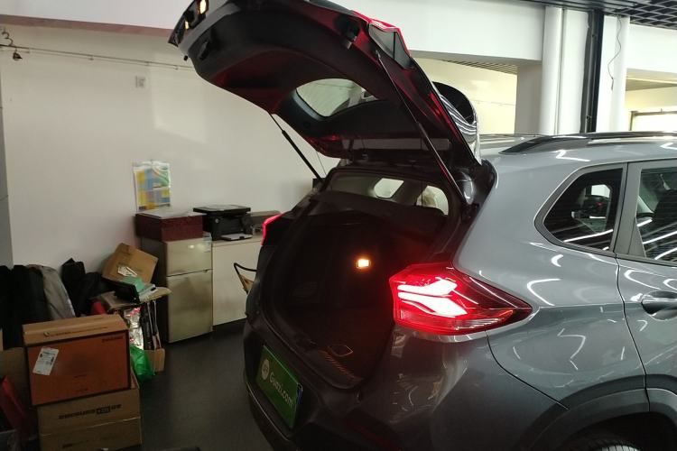Used Chevrolet Trax 2021 Redline 335T CVT Luxury Edition China VI Standard Trunk