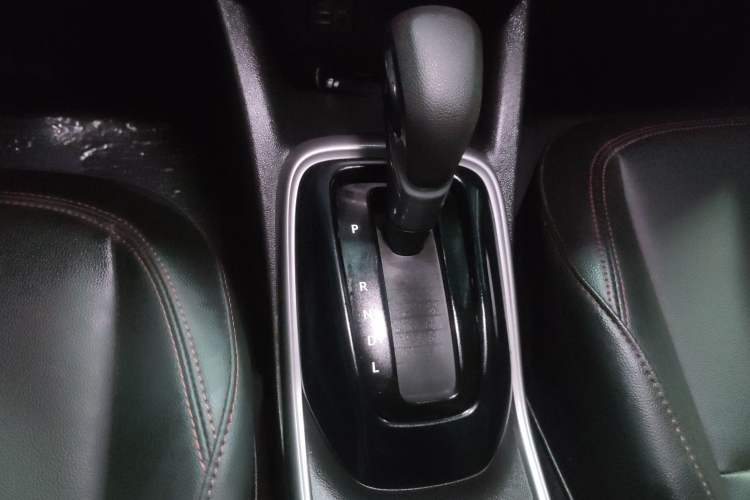 Used Chevrolet Trax 2021 Redline 335T CVT Top-Tier Model China VI Standard Gear Lever