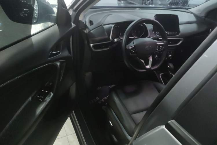 Used Chevrolet Trax 2021 Redline 335T CVT Top-Tier Model China VI Standard Interior 3