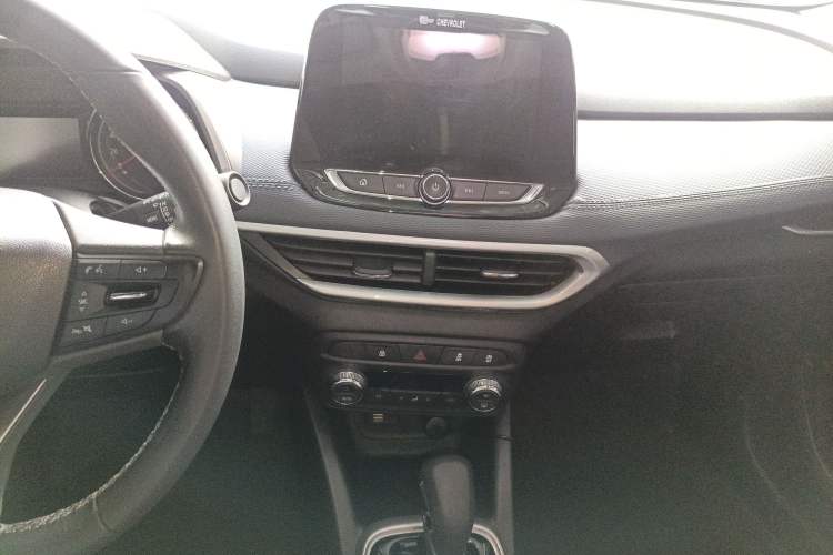Used Chevrolet Trax 2021 325T Automatic Fun Edition China VI Standard Audio And AC Panel