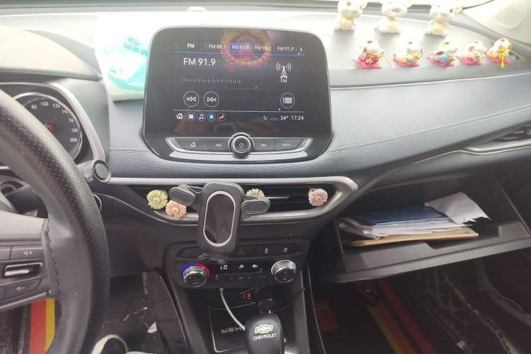 Used Chevrolet Trax 2021 325T Automatic Fun Edition China VI Standard Audio And AC Panel