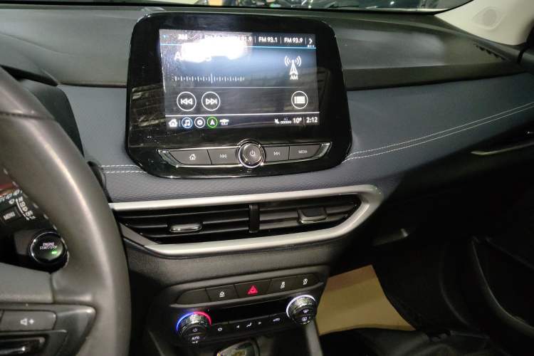 Used Chevrolet Trax 2021 325T Automatic Fun Edition China VI Standard Audio And AC Panel