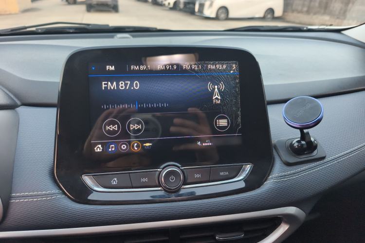 Used Chevrolet Trax 2021 325T Automatic Fun Edition China VI Standard Audio And AC Panel