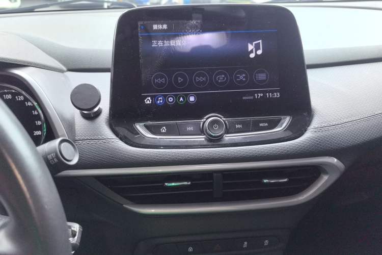 Used Chevrolet Trax 2021 325T Automatic Sport Edition China VI Standard Audio And AC Panel