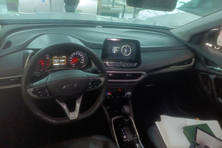 Used Chevrolet Trax 2021 Redline 335T CVT Top-Tier Model China VI Standard Center Console