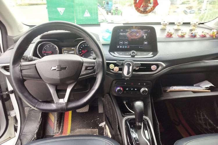 Used Chevrolet Trax 2021 325T Automatic Fun Edition China VI Standard Center Console