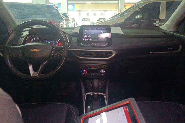 Used Chevrolet Trax 2021 325T Automatic Sport Edition China VI Standard Center Console