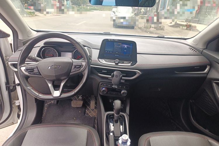 Used Chevrolet Trax 2021 Redline 335T CVT Luxury Edition China VI Standard Center Console