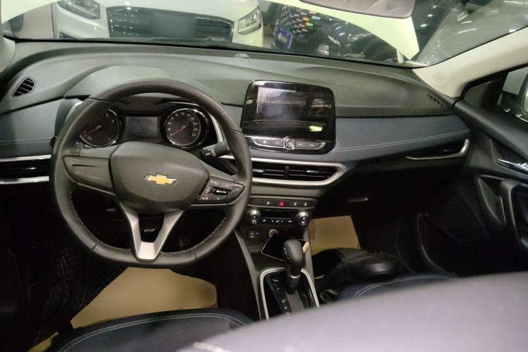 Used Chevrolet Trax 2021 325T Automatic Fun Edition China VI Standard Center Console
