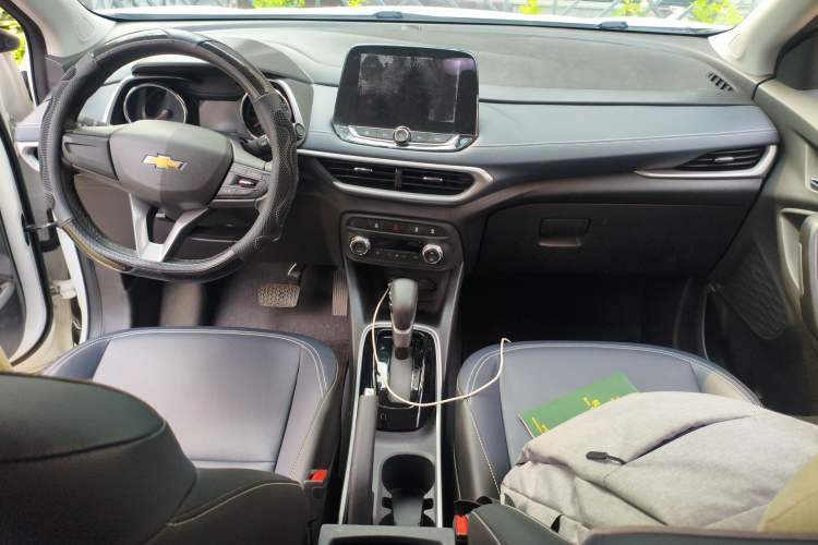 Used Chevrolet Trax 2021 325T Automatic Fun Edition China VI Standard Center Console