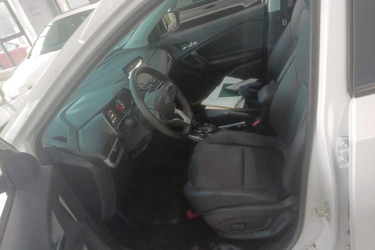 Used Chevrolet Trax 2021 Redline 335T CVT Top-Tier Model China VI Standard Driver Seat