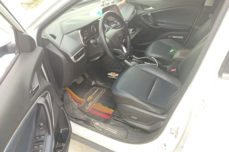 Used Chevrolet Trax 2021 325T Automatic Fun Edition China VI Standard Driver Seat
