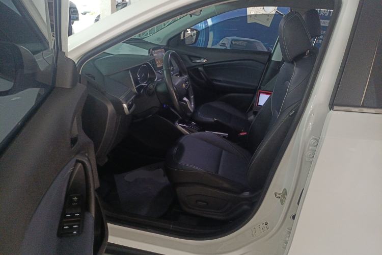 Used Chevrolet Trax 2021 325T Automatic Sport Edition China VI Standard Driver Seat