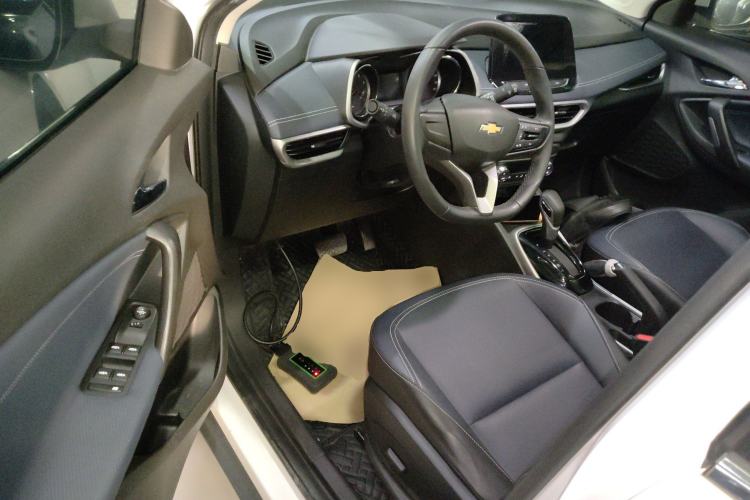 Used Chevrolet Trax 2021 325T Automatic Fun Edition China VI Standard Driver Seat
