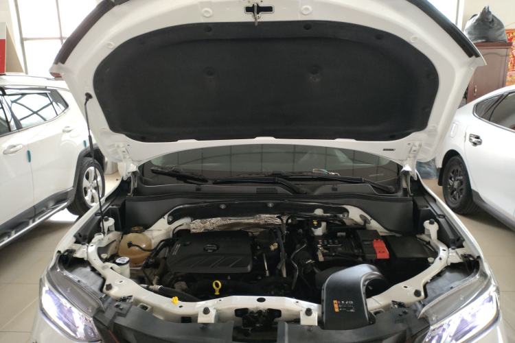 Used Chevrolet Trax 2021 Redline 335T CVT Top-Tier Model China VI Standard Engine Bay