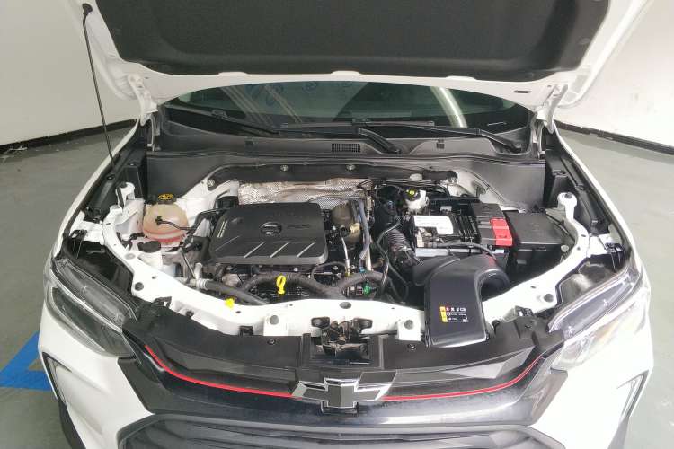 Used Chevrolet Trax 2021 Redline 335T CVT Top-Tier Model China VI Standard Engine Bay