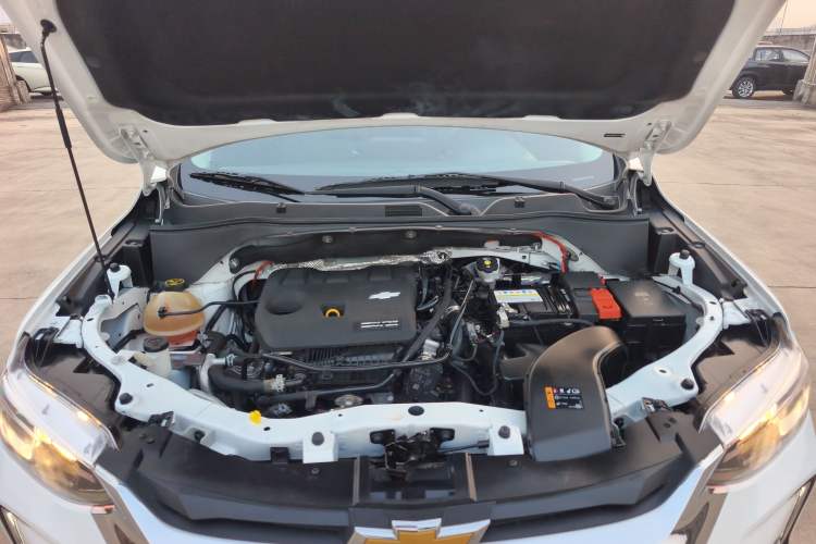 Used Chevrolet Trax 2021 325T Automatic Fun Edition China VI Standard Engine Bay