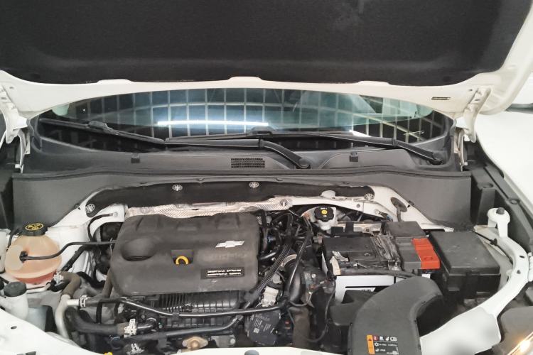 Used Chevrolet Trax 2021 325T Automatic Fun Edition China VI Standard Engine Bay