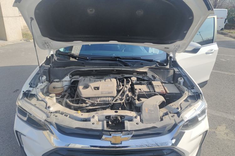 Used Chevrolet Trax 2021 325T Automatic Fun Edition China VI Standard Engine Bay