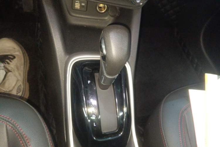 Used Chevrolet Trax 2021 Redline 335T CVT Top-Tier Model China VI Standard Gear Lever