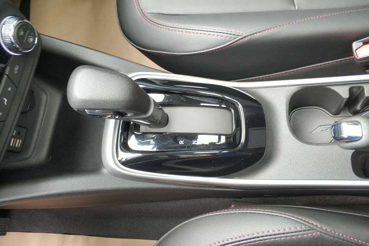 Used Chevrolet Trax 2021 Redline 335T CVT Top-Tier Model China VI Standard Gear Lever
