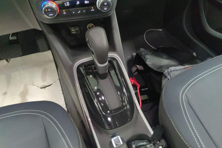 Used Chevrolet Trax 2021 325T Automatic Fun Edition China VI Standard Gear Lever