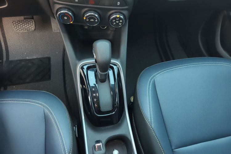 Used Chevrolet Trax 2021 325T Automatic Fun Edition China VI Standard Gear Lever