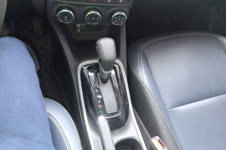 Used Chevrolet Trax 2021 325T Automatic Sport Edition China VI Standard Gear Lever
