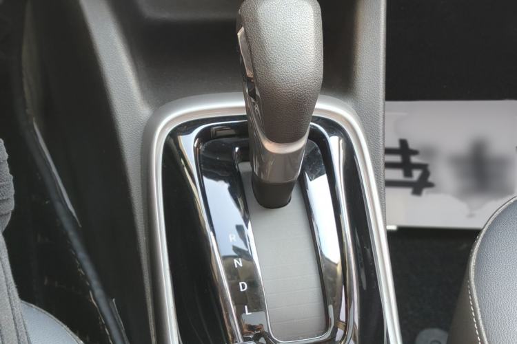 Used Chevrolet Trax 2021 325T Automatic Fun Edition China VI Standard Gear Lever